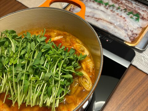 キムチ鍋でタコしゃぶ